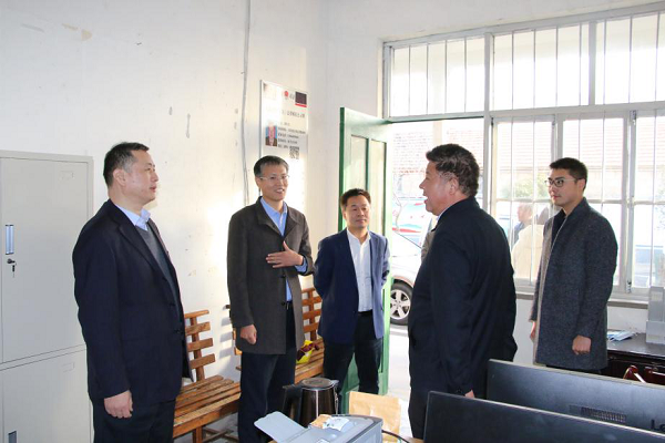 郭勇走訪慰問(wèn)公司選派“加強(qiáng)農(nóng)村基層黨組織 建設(shè)”工作隊(duì)員